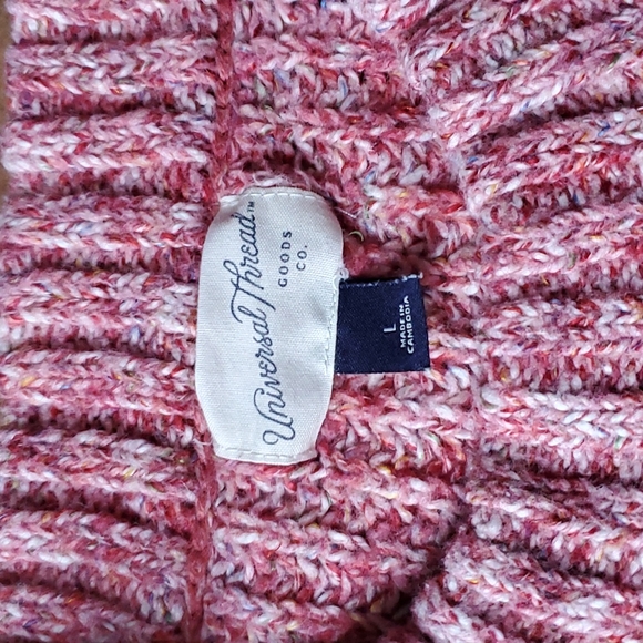 Universal Threads sweater - Picture 2 of 5